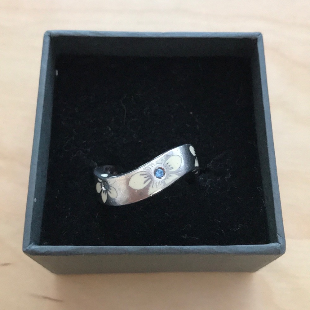 Uniquely Shaped Ring - image 1